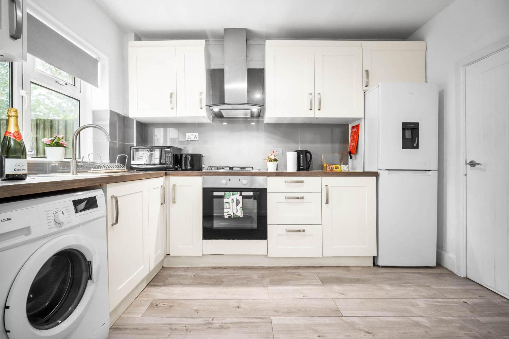 Three Bedroom House - Parking & Garden - Netflix - Wifi - Great Location - 215R Birmingham Eksteriør billede