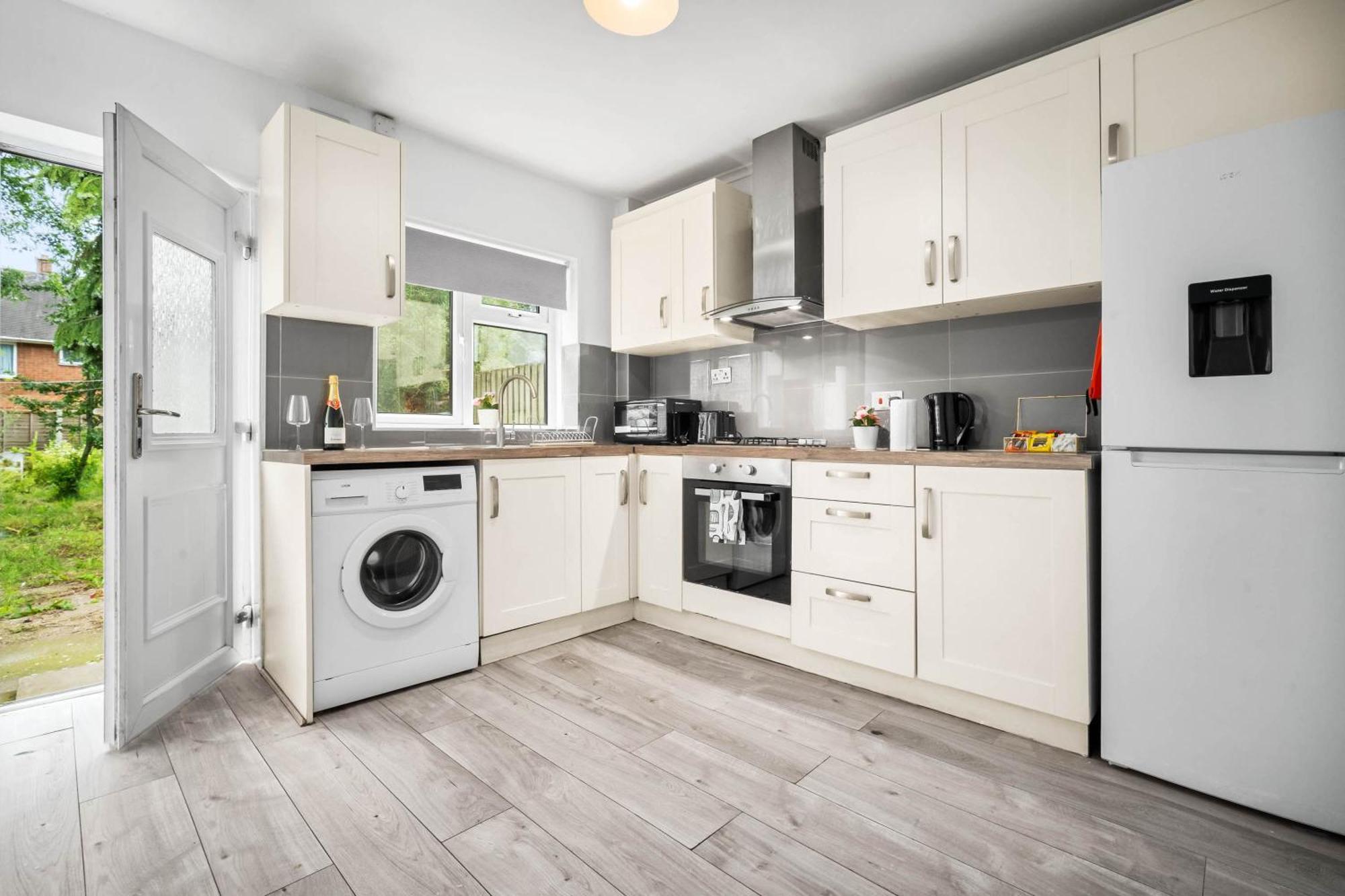 Three Bedroom House - Parking & Garden - Netflix - Wifi - Great Location - 215R Birmingham Eksteriør billede